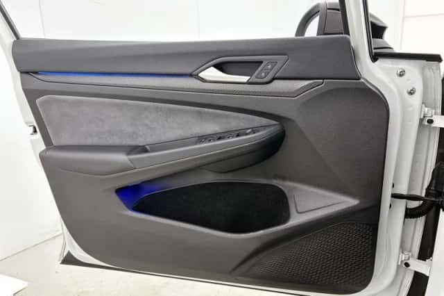 Volkswagen Golf (2024) thumbnail 26