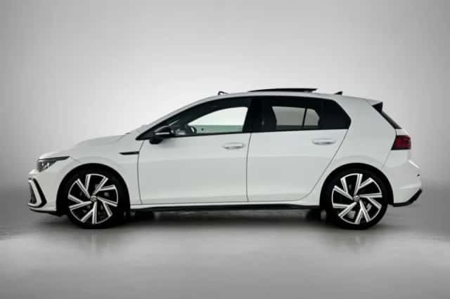 Volkswagen Golf (2024) thumbnail 4