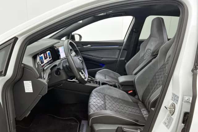 Volkswagen Golf (2024) thumbnail 31