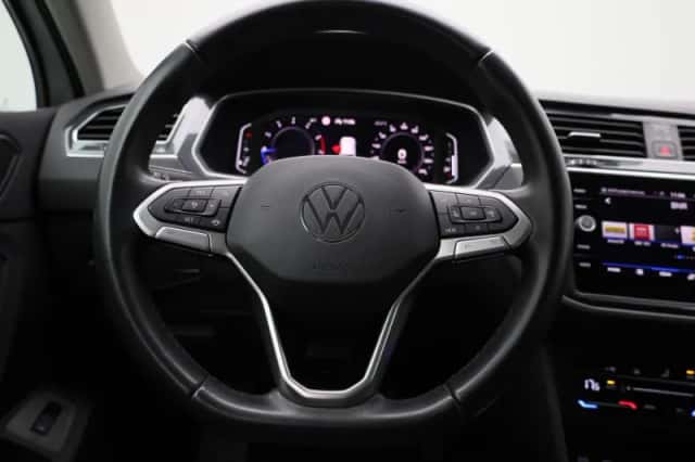 Volkswagen Tiguan (2022) thumbnail 3