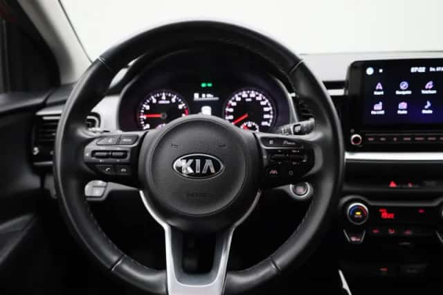 Kia Stonic (2021) thumbnail 3