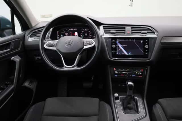Volkswagen Tiguan (2022) thumbnail 3