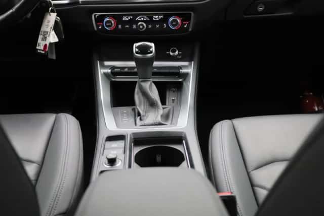 Audi Q3 (2020) thumbnail 11