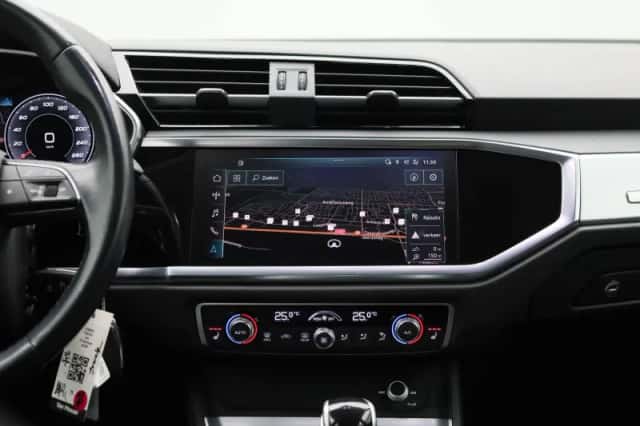 Audi Q3 (2020) thumbnail 10