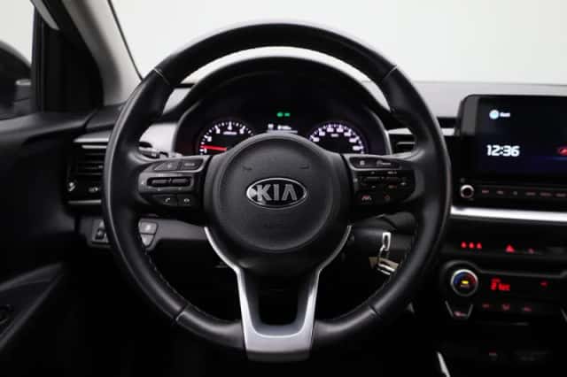 Kia Stonic (2021) thumbnail 3