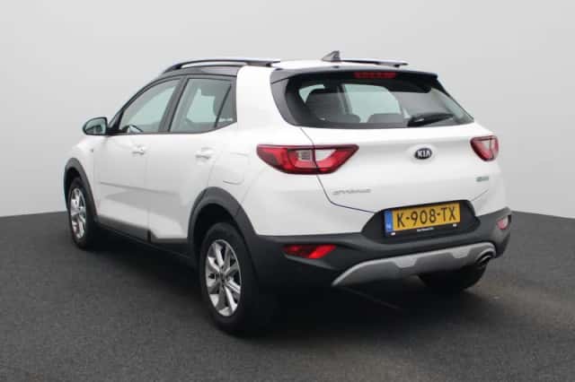 Kia Stonic (2021) thumbnail 4