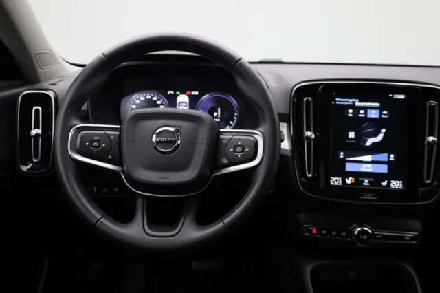 Volvo XC40 (2021) thumbnail 3