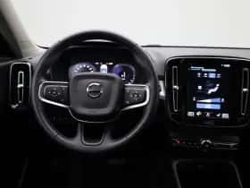 Volvo XC40 thumbnail 3