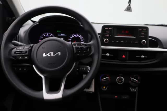 Kia Picanto (2023) thumbnail 3