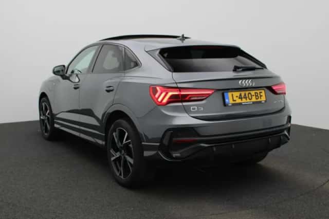 Audi Q3 (2021) thumbnail 2