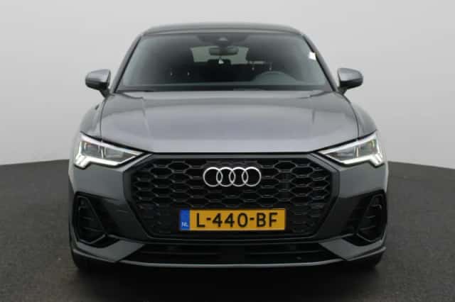 Audi Q3 (2021) thumbnail 3