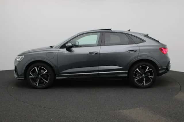Audi Q3 (2021) thumbnail 4