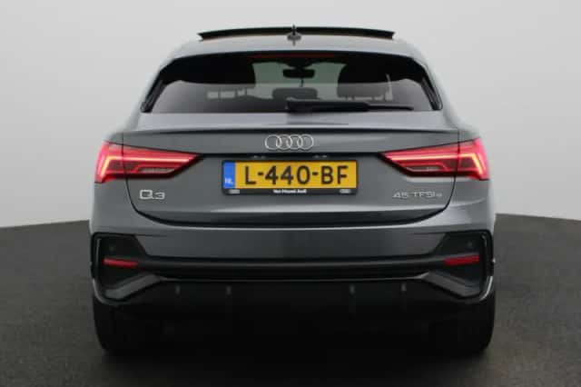 Audi Q3 (2021) thumbnail 5