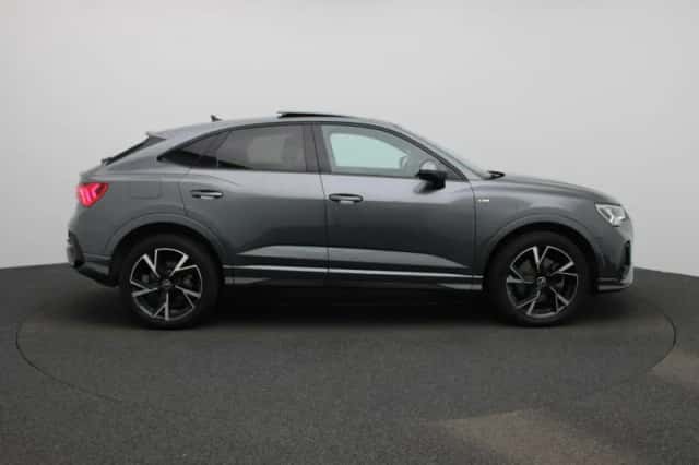 Audi Q3 (2021) thumbnail 6