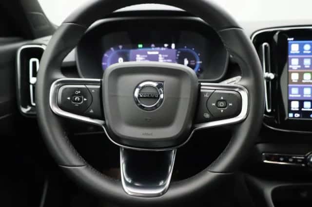 Volvo XC40 (2023) thumbnail 3