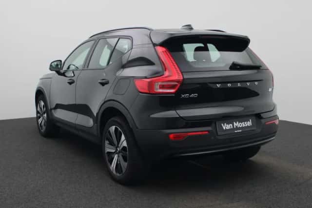 Volvo XC40 (2023) thumbnail 4