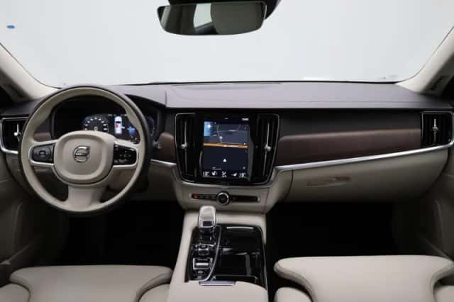 Volvo V90 (2021) thumbnail 2