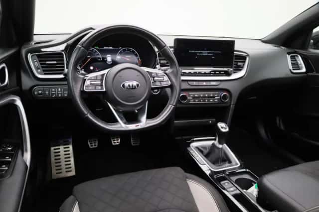 Kia Proceed (2020) thumbnail 3