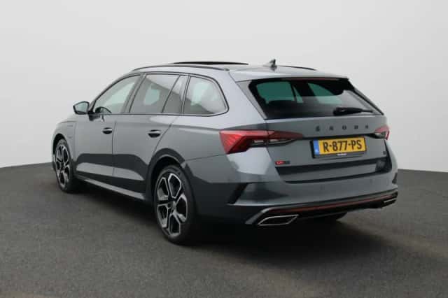Škoda Octavia (2021) thumbnail 3