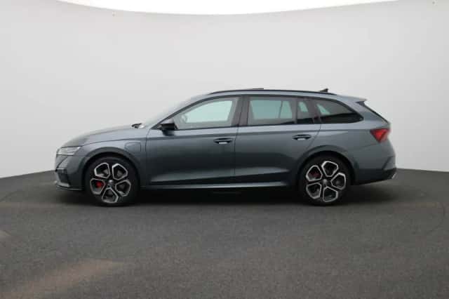 Škoda Octavia (2021) thumbnail 5