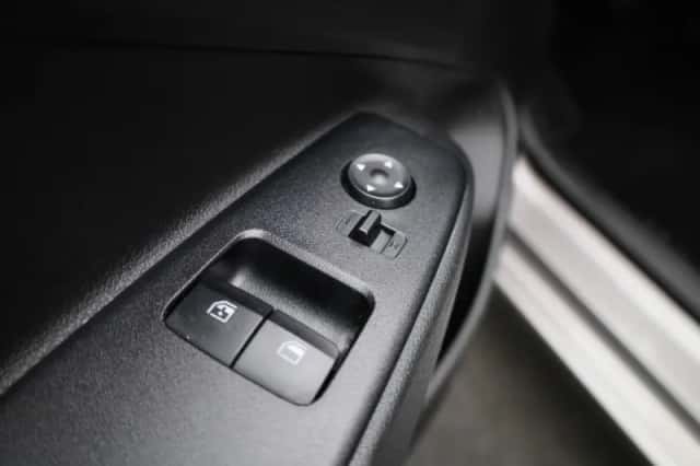 Hyundai i10 (2023) thumbnail 24