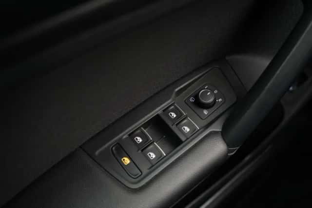 Volkswagen Tiguan (2021) thumbnail 37