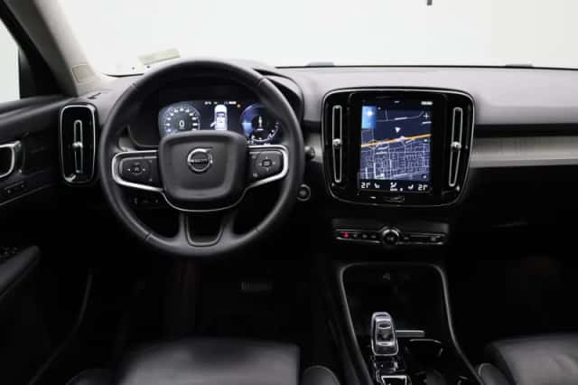 Volvo XC40 (2021) thumbnail 3