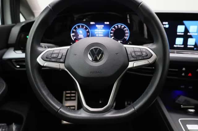 Volkswagen Golf (2022) thumbnail 3