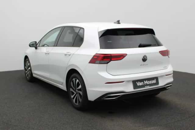 Volkswagen Golf (2022) thumbnail 4