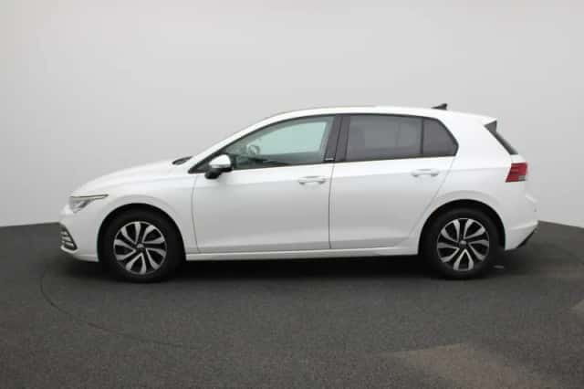 Volkswagen Golf (2022) thumbnail 6