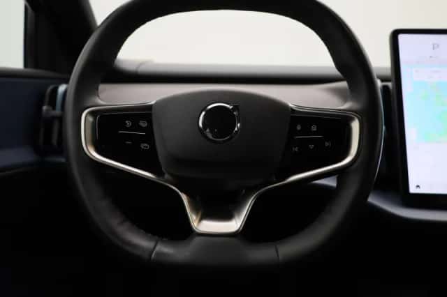 Volvo EX30 (2024) thumbnail 3