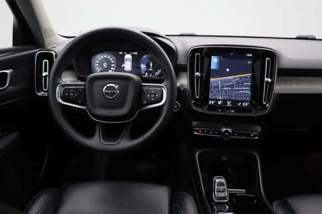 Volvo XC40 (2022) thumbnail 3