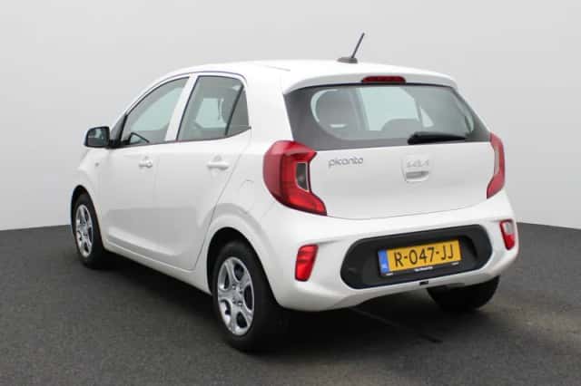 Kia Picanto (2022) thumbnail 4