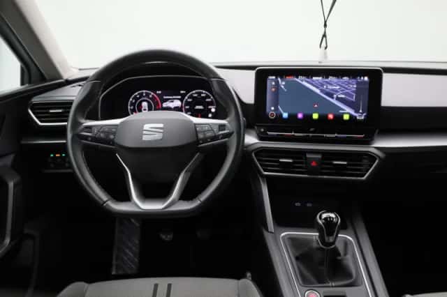 SEAT Leon (2022) thumbnail 3