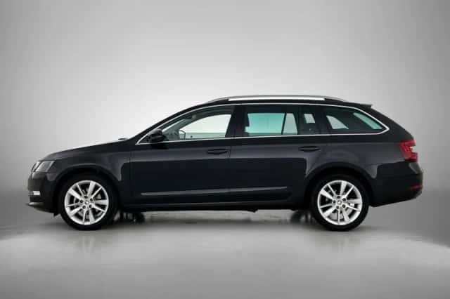 Škoda Octavia (2019) thumbnail 4