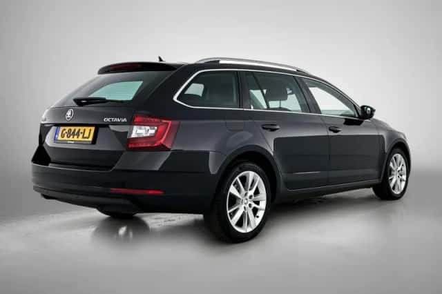 Škoda Octavia (2019) thumbnail 6