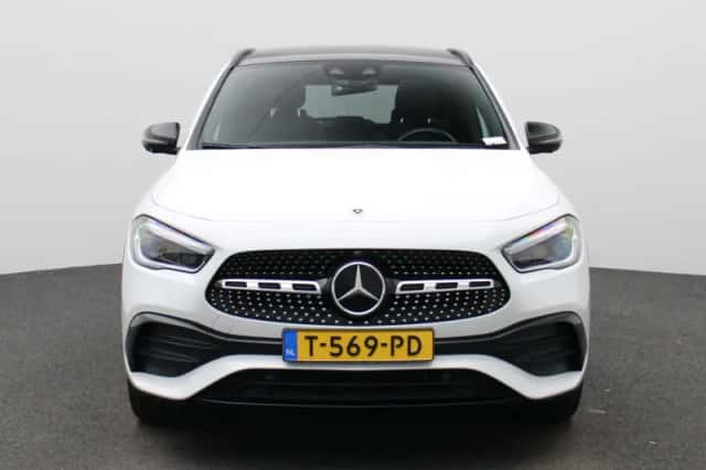 Mercedes-Benz GLA (2023) thumbnail 3