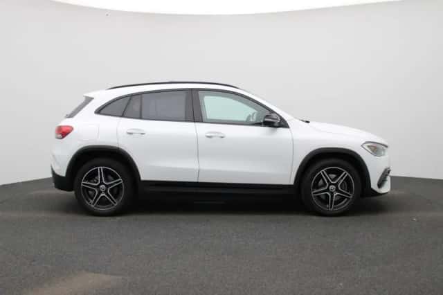 Mercedes-Benz GLA (2023) thumbnail 6