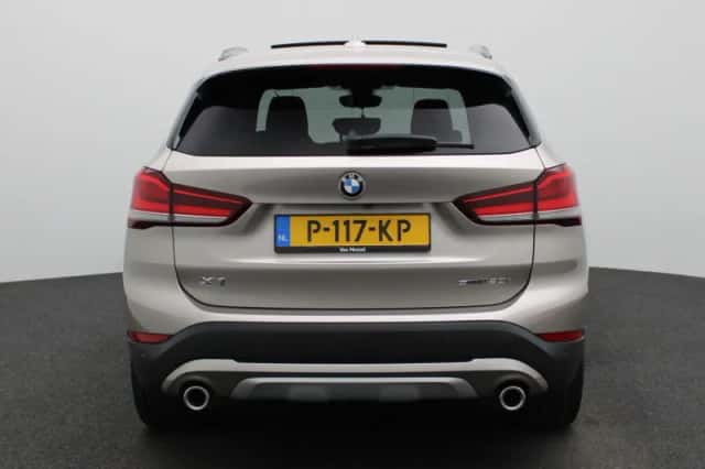 BMW X1 (2022) thumbnail 6