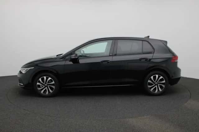 Volkswagen Golf (2022) thumbnail 5