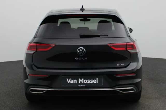 Volkswagen Golf (2022) thumbnail 6