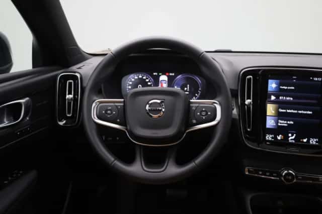 Volvo XC40 (2022) thumbnail 3