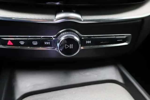 Volvo XC60 (2023) thumbnail 25