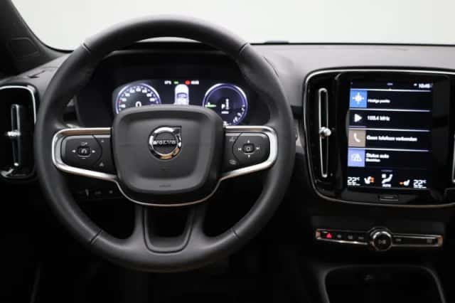 Volvo XC40 (2022) thumbnail 3