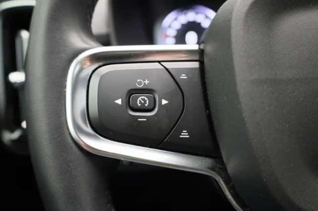 Volvo XC40 (2022) thumbnail 25