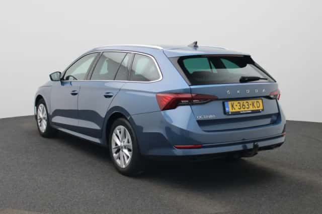 Škoda Octavia (2021) thumbnail 4