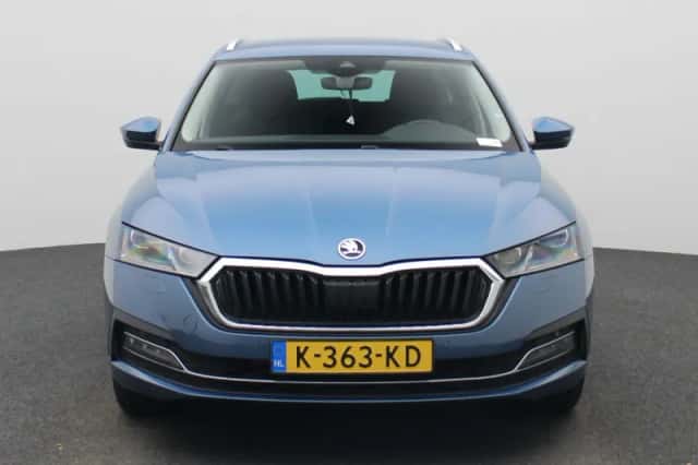 Škoda Octavia (2021) thumbnail 5