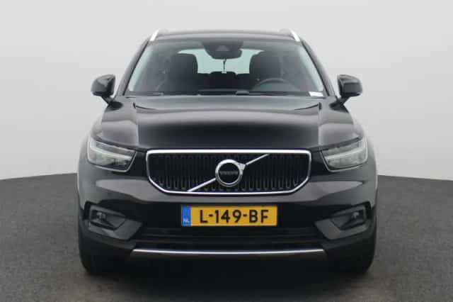 Volvo XC40 (2021) thumbnail 3