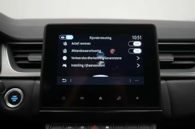 Renault Captur (2021) thumbnail 16