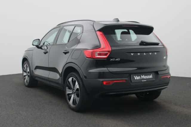 Volvo XC40 (2023) thumbnail 2